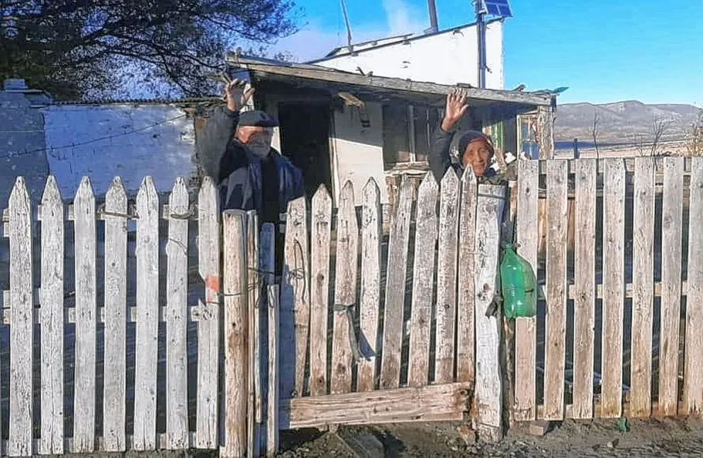 Buscan reconstruir la casa de dos abuelos en la comunidad El Chalía