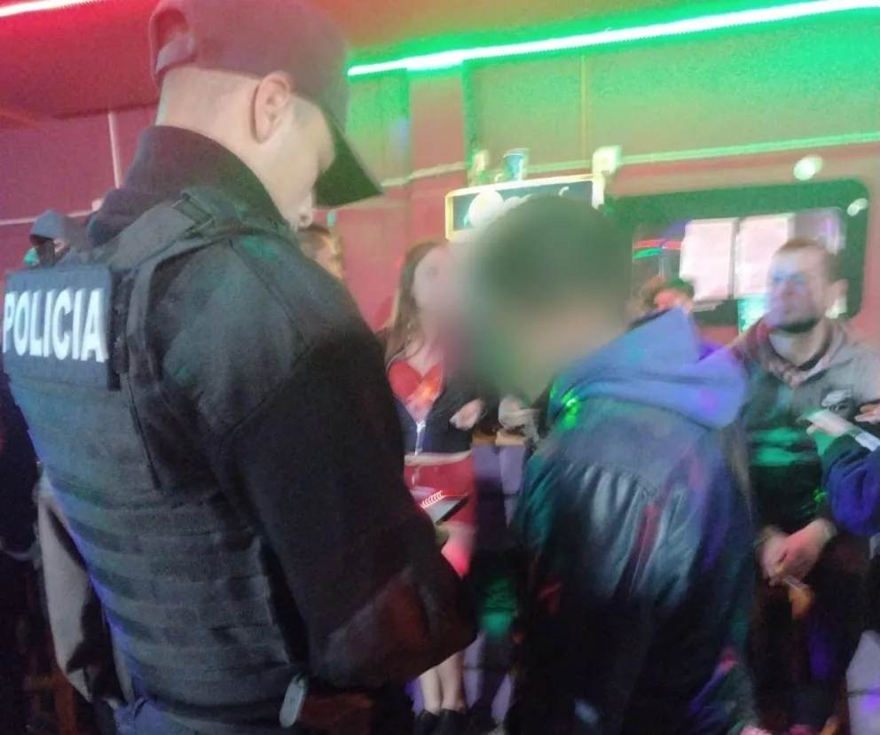 Tenía pedido de captura y lo encontraron en un bar
