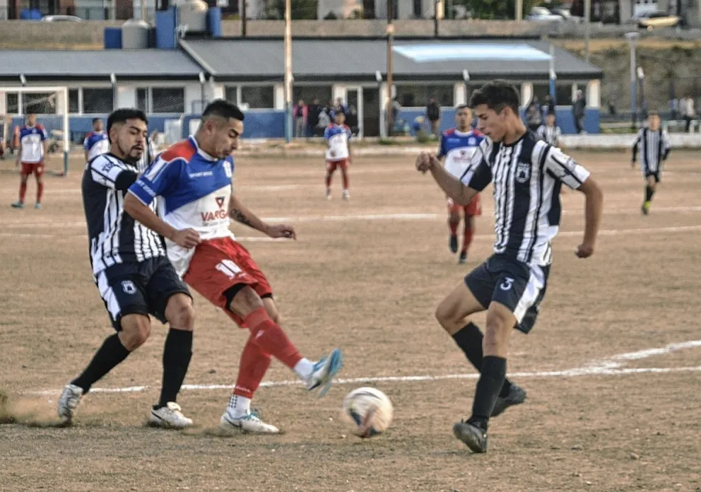 Argentinos Diadema golea y sigue