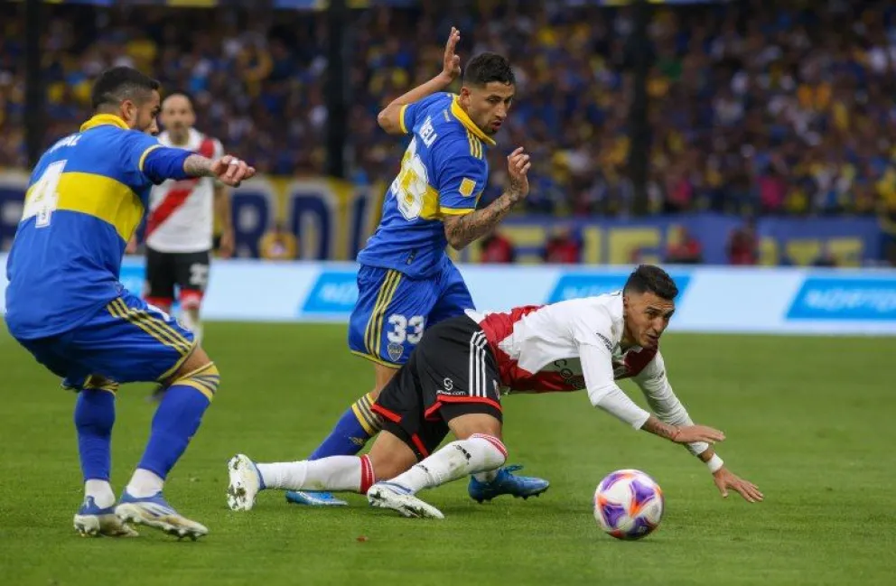 River y Boca se enfrentan en una nueva edición del Superclásico cargada de condimentos