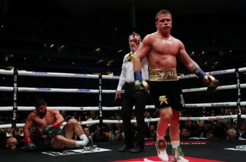 "Canelo" Álvarez venció a Ryder en fallo unánime en su vuelta a México