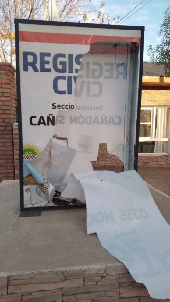 Vandalizaron cartel del Registro Civil de Cañadón Seco