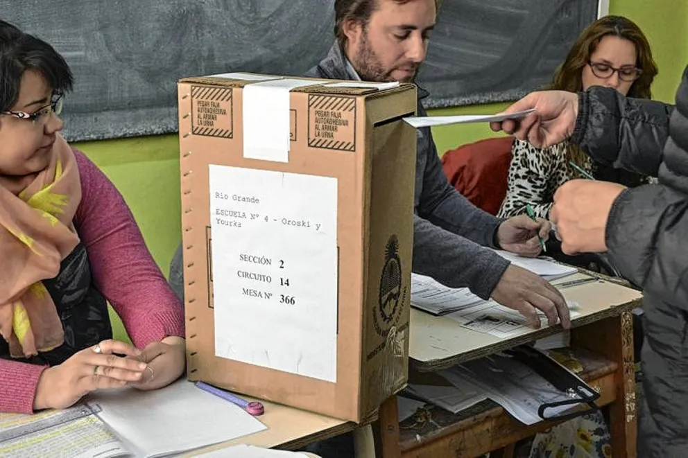 Finalizaron los comicios, la veda electoral y las prohibiciones rigen hasta las 21