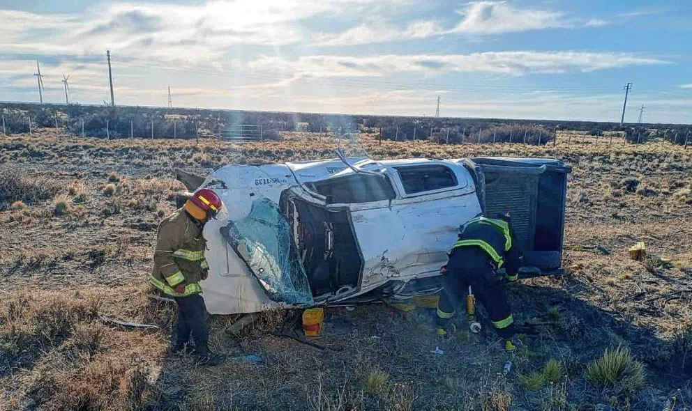 Una camioneta conducida por una mujer volcó cerca de Koluel Kaike
