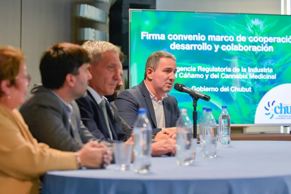 Arcioni firmó acuerdo con la Agencia Regulatoria de la Industria del Cáñamo y del Cannabis Medicinal en Argentina