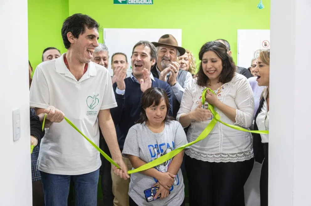 Luque inauguró el nuevo Centro de Día de Fundación Crecer en Comodoro para personas con discapacidad