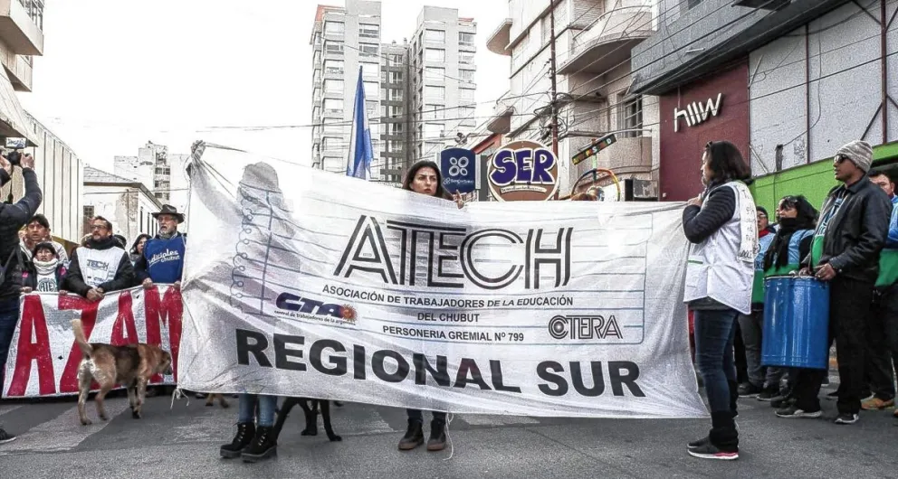 Docentes: ATECh anunció que si no se constituye la comisión paritaria comenzarán un paro progresivo