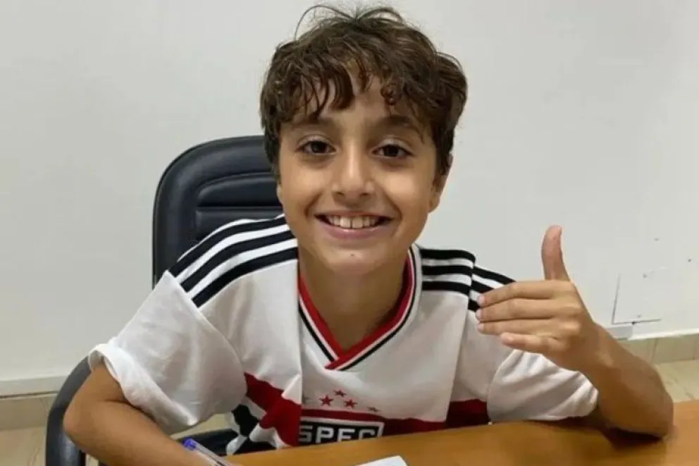Se llama Lionel Messi, es brasilero, tiene nueve años y firmó contrato con el Sao Paulo