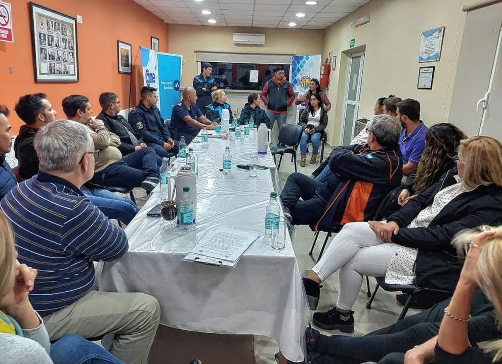 Comerciantes y policías abordaron sobre la creciente violencia y delincuencia en los barrios de Rawson
