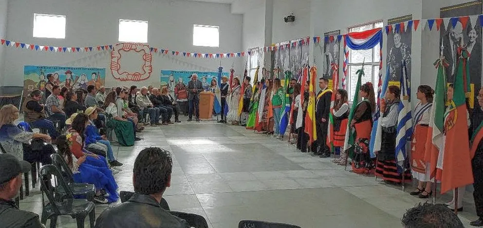 Colorida celebración del Día de la Independencia del Paraguay