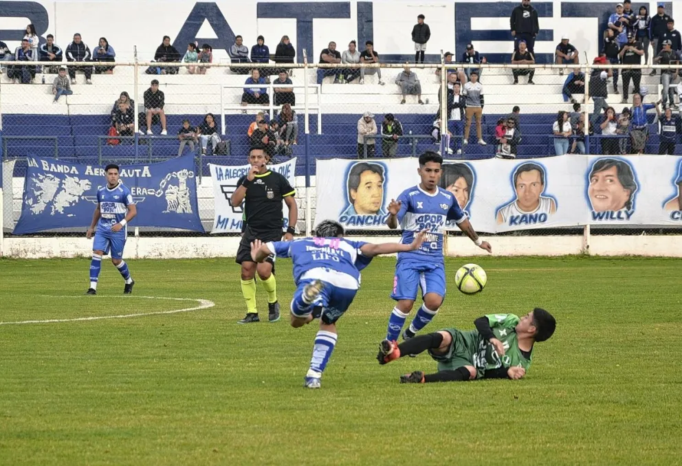 Jorge Newbery superó a Petroquímica y se consolida como líder