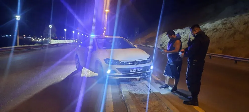 Se descompensó y despistó su vehículo