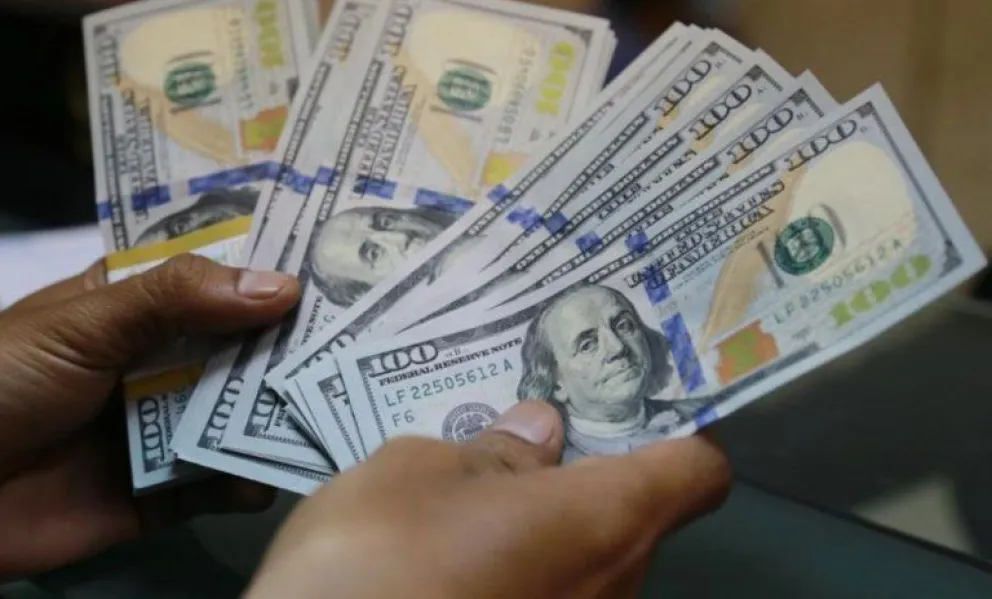 El dólar blue marcó $1.500 y amenaza las reservas con el renacer del dólar turista
