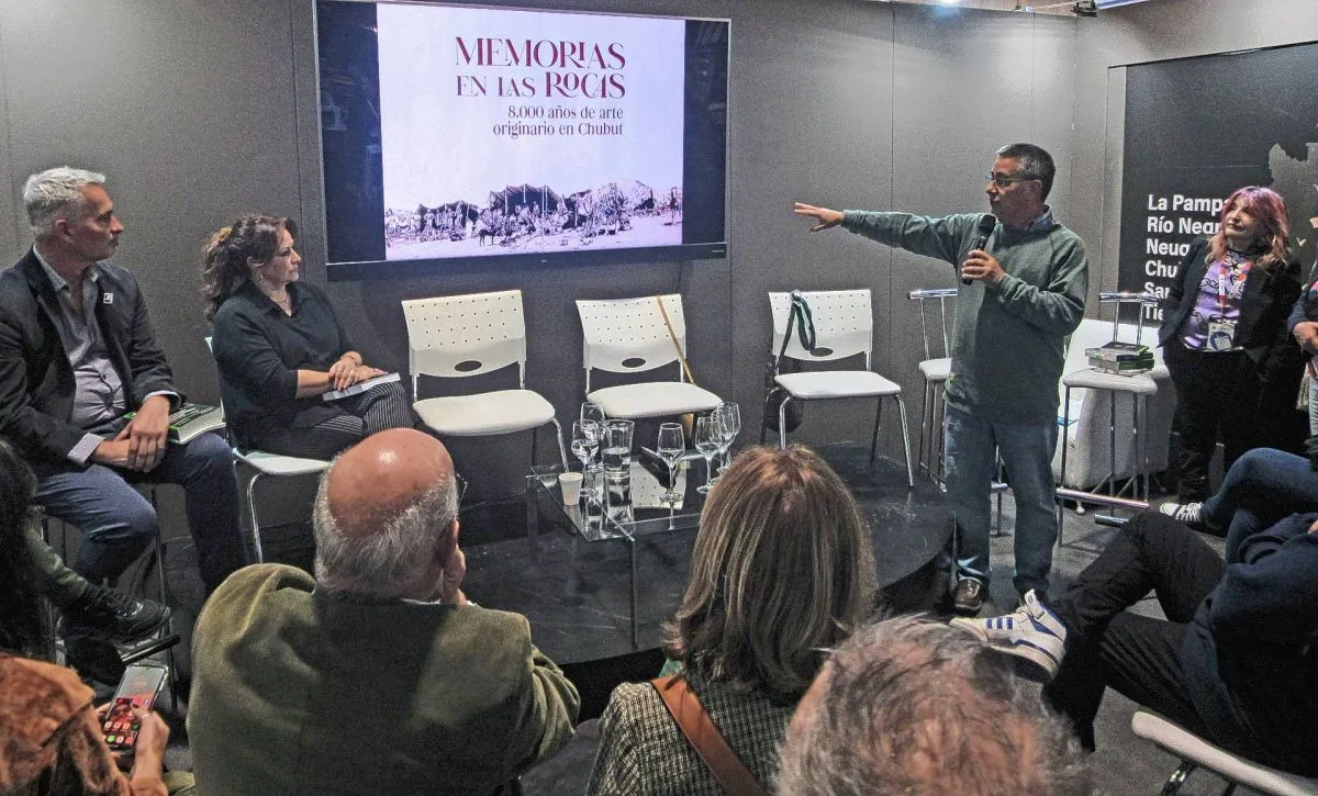 Chubut presentó material sobre pueblos originarios en la Feria del Libro de Buenos Aires
