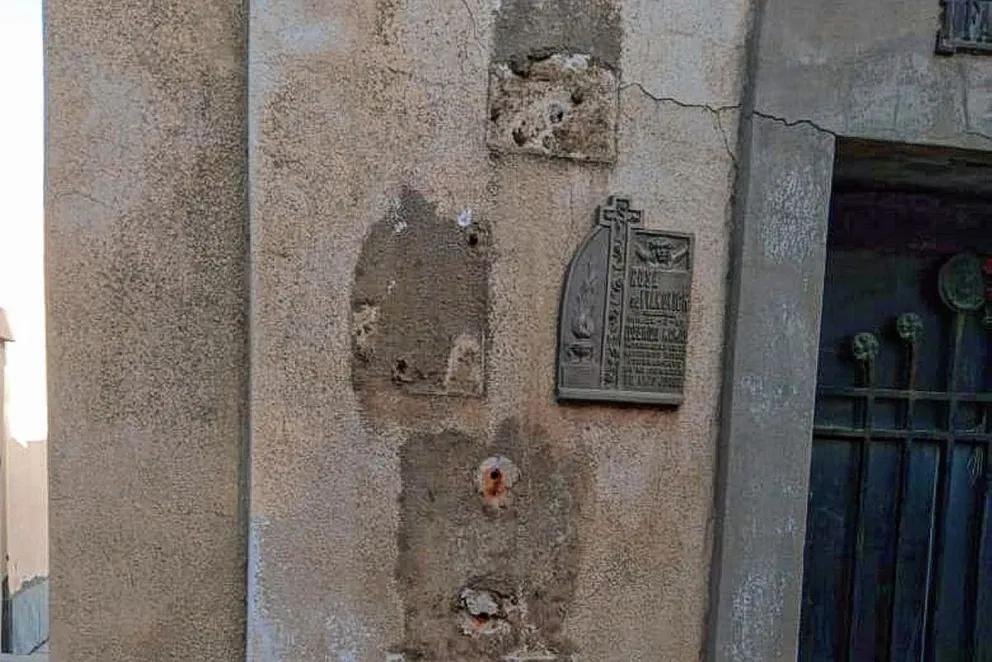 Denuncian robo de placas de bronce en el cementerio Oeste de esta ciudad