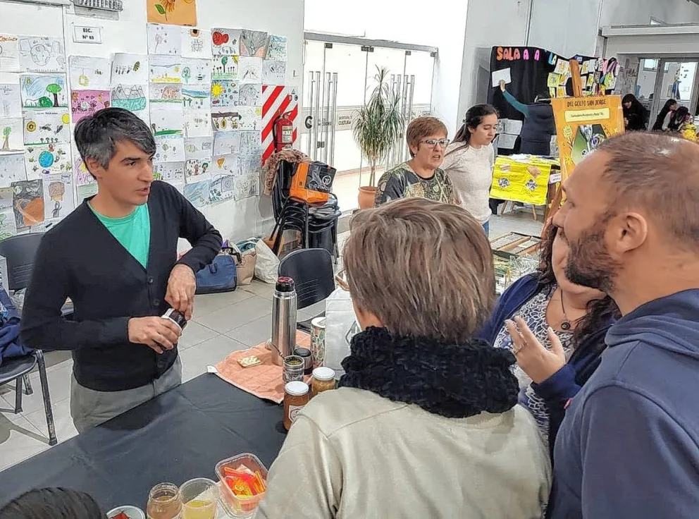 Se realizó la 2ª Expo por el Día Mundial de las Abejas  organizada por Apicultores del Golfo San Jorge