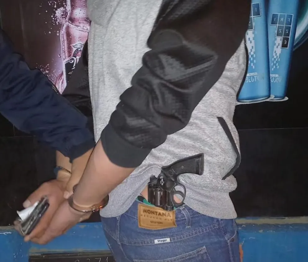 Concurrió armado a un bar y lo detuvieron