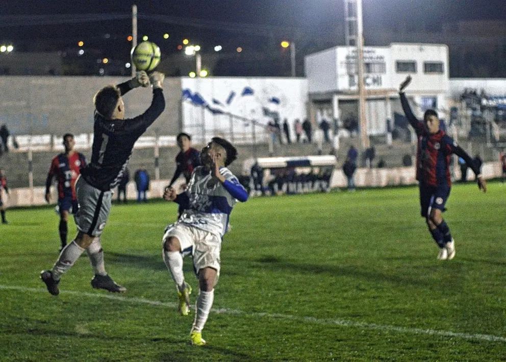 Jorge Newbery puntero desde el banco