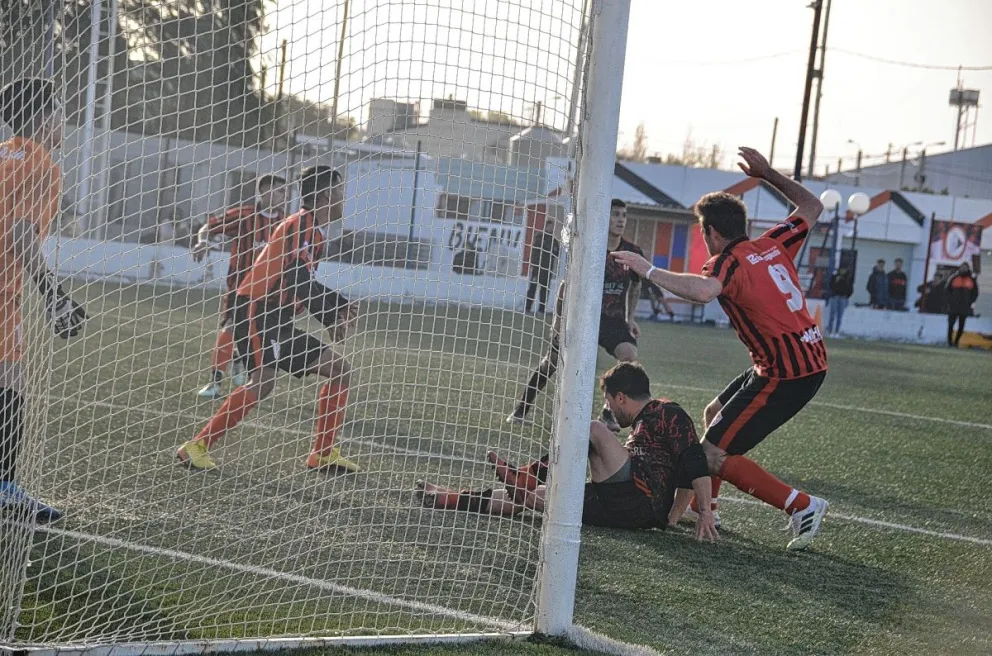 Sarmiento reaccionó a tiempo para dar vuelta la historia