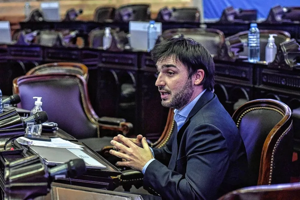 Torres manifestó su preocupación ante la fuerte caída en la producción y exportaciones de crudo chubutense durante el primer trimestre del año