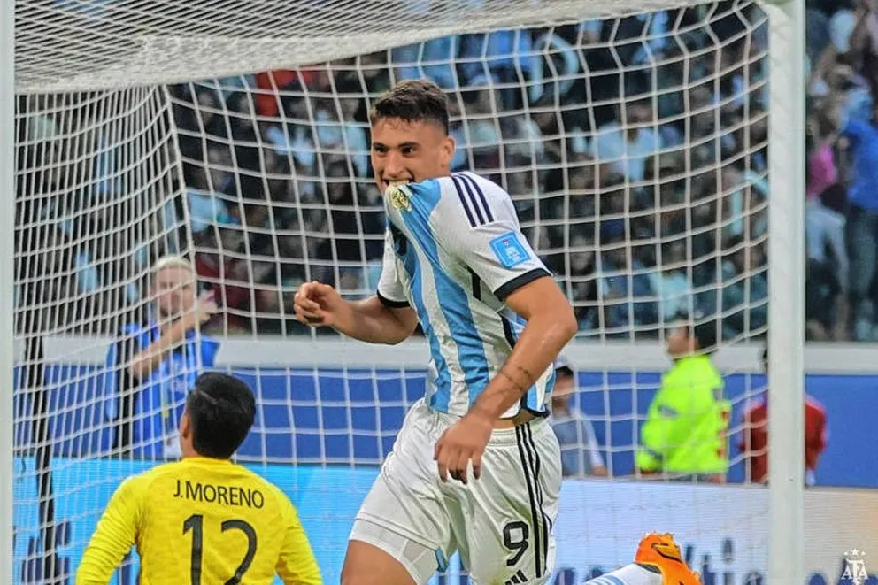 Argentina goleó a Guatemala y selló el pase a octavos de final
