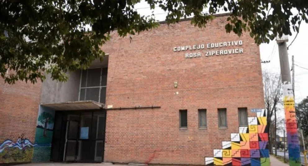 Tres tiros y una nota amenazante en un colegio de Rosario