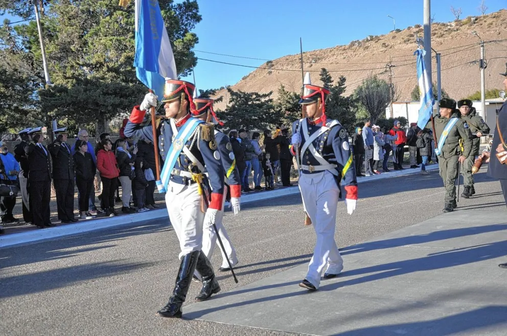 El Municipio festejó el 213° aniversario de la Revolución de la Patria y los 80 años del barrio 25 de Mayo