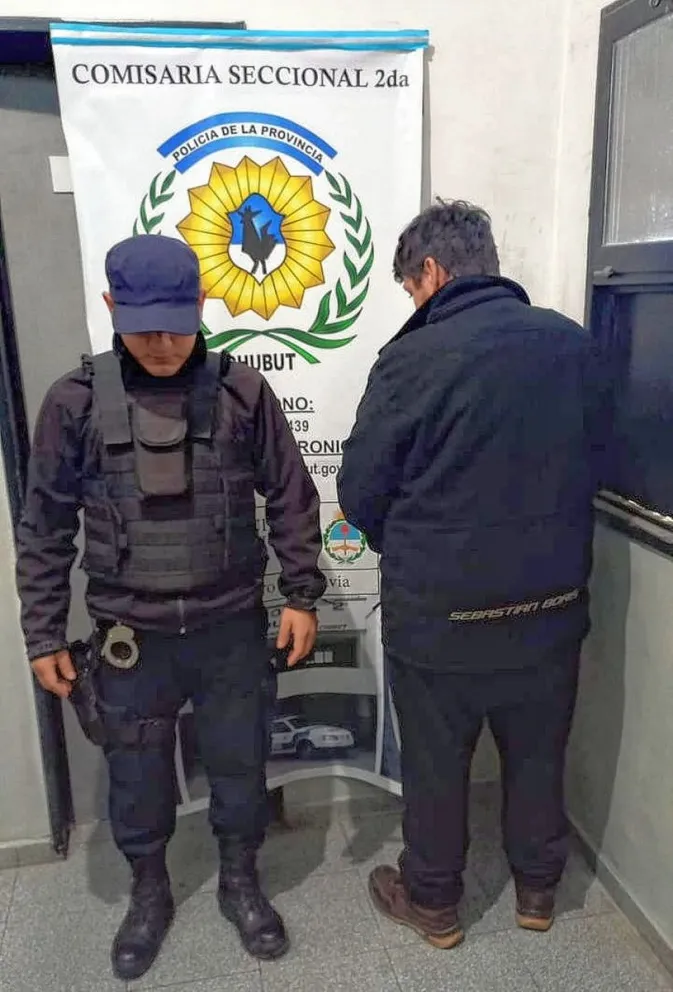 Se iba a trabajar, lo identificó la policía y terminó detenido por contar con captura