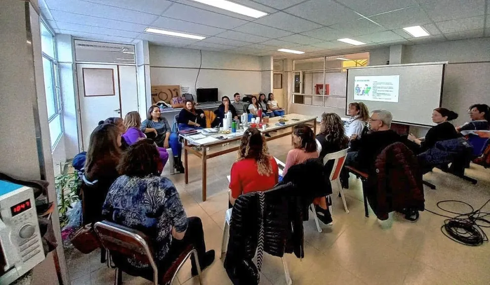 Continúan los talleres sobre el abordaje del suicidio: mañana se reúnen en el barrio San Cayetano