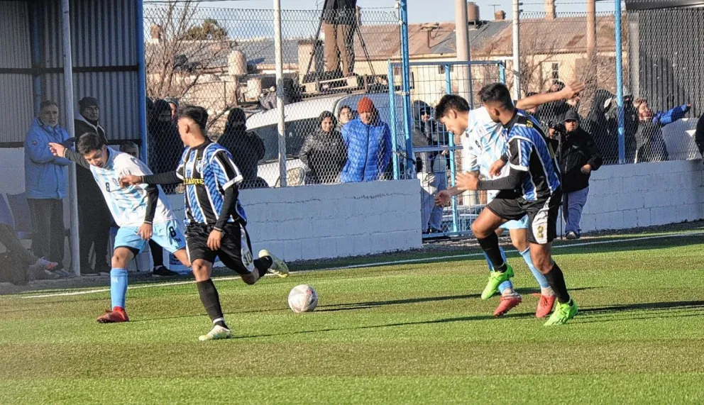 En siete minutos General Saavedra se quedó con el clásico