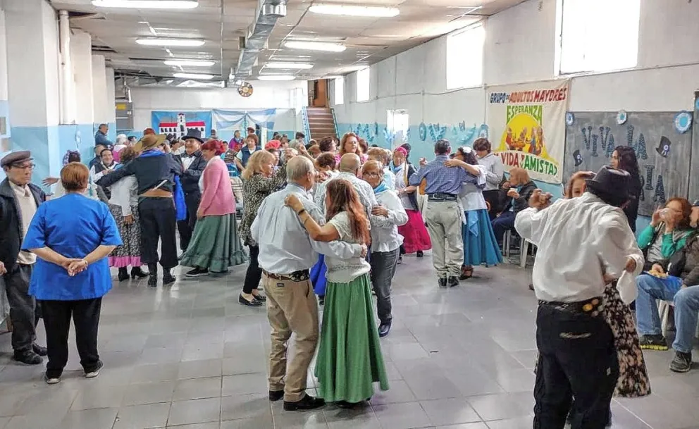 Adultos mayores protagonizaron una especial celebración del Día de la Patria