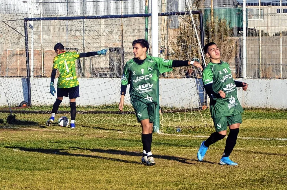 Petroquímica le propinó media docena de goles a USMA
