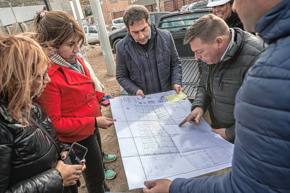 Luque recorrió una nueva obra de servicios que beneficiará a más de 460 familias