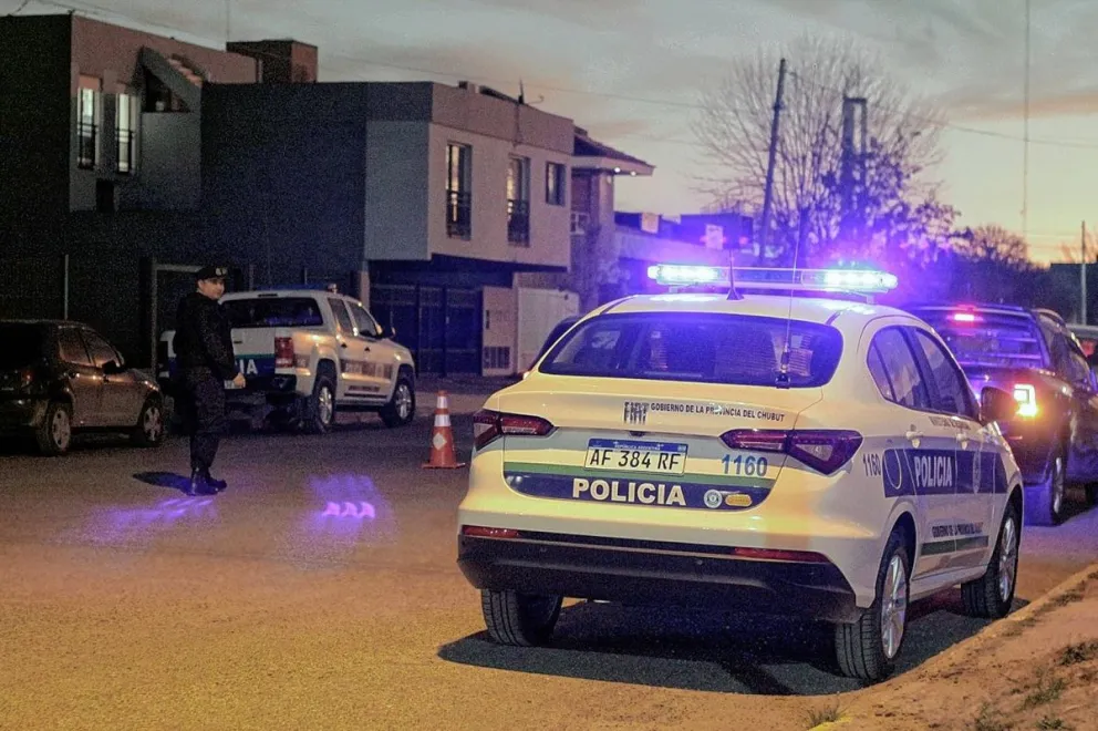 Asaltan a cobrador a la salida de negocio y le roban el auto con portafolio con medio millón de pesos