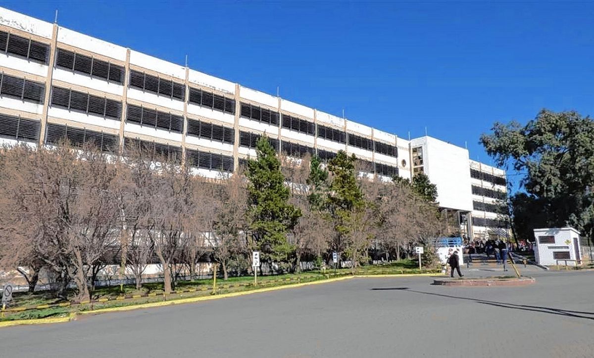 Invitan a una radio abierta en el hall de la Universidad San Juan Bosco