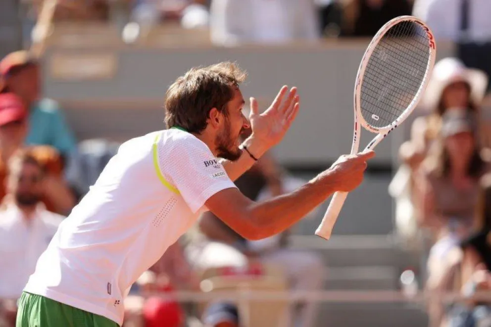 Batacazo en Roland Garros: Daniil Medvedev fue eliminado en primera ronda por el 172 del mundo