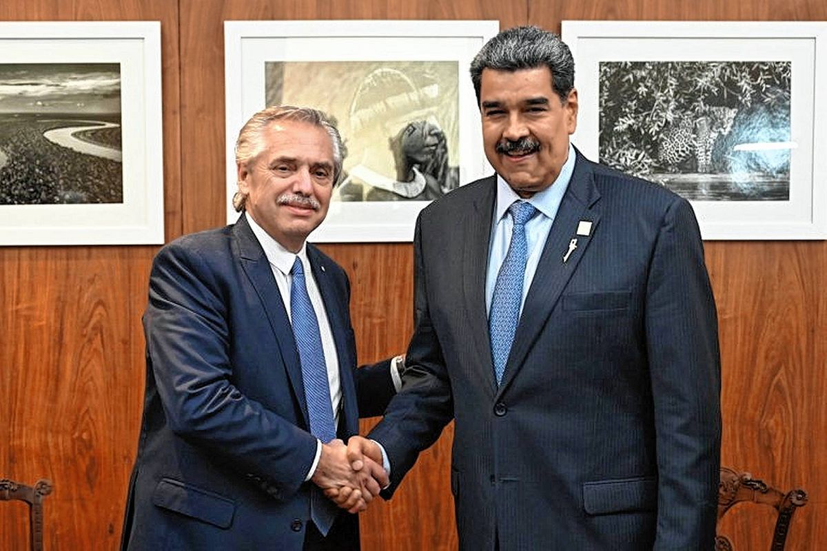 Alberto Fernández se reunió con Maduro en Brasil y le sugirió que Venezuela regrese a los foros internacionales
