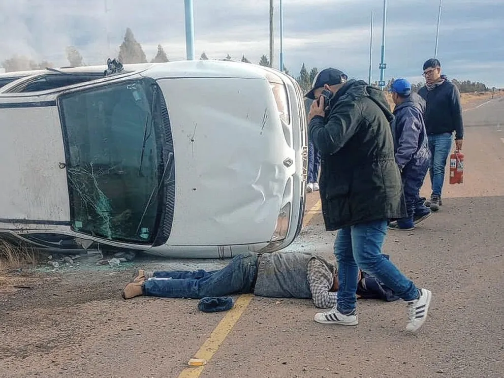 Hubo dos vuelcos con heridos leves: uno, camino a Rawson y otro en uno de los accesos de Trelew 