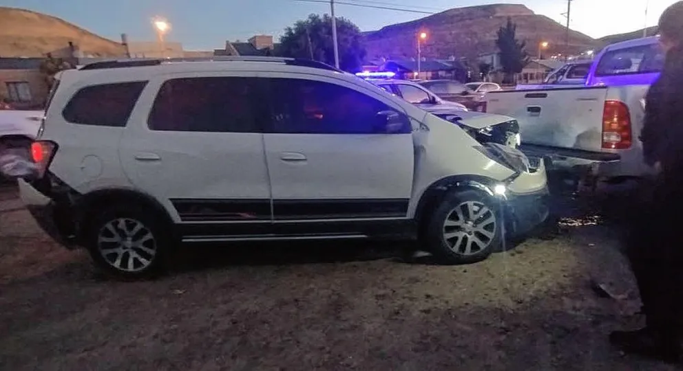 Choque múltiple con 4 vehículos involucrados y dos personas contusas en la avenida Fray Luis Beltrán de KM 3