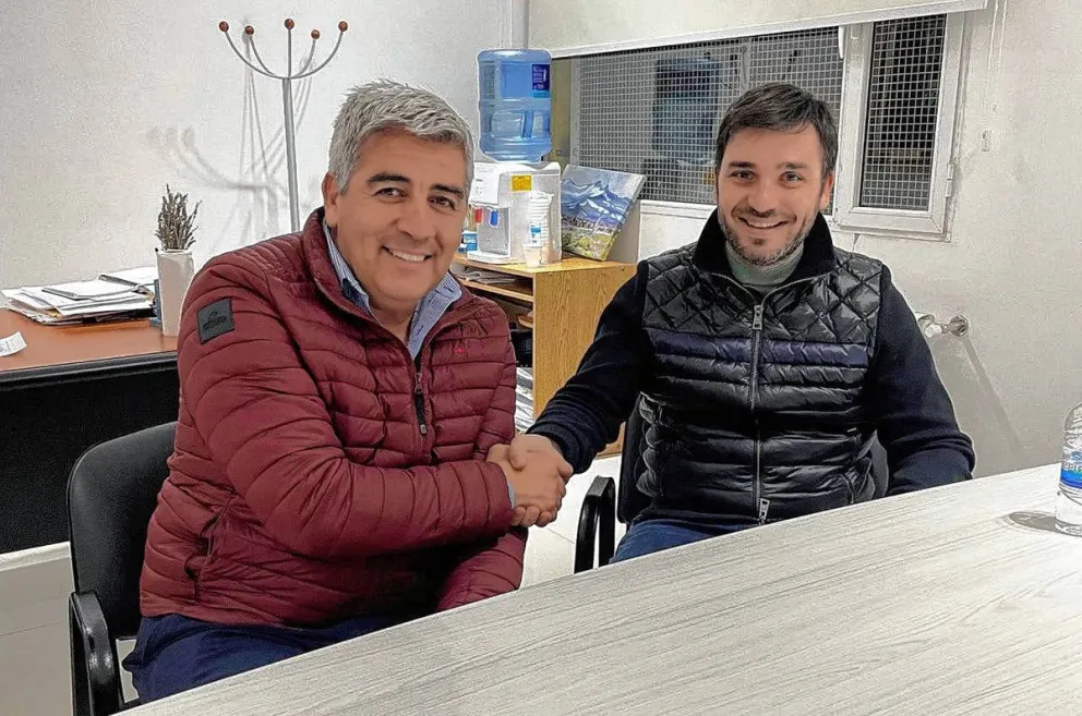 Torres se reunió con el intendente de Gobernador Costa, Miguel Gómez: “Tenemos el desafío de construir una agenda integradora para el interior de Chubut”