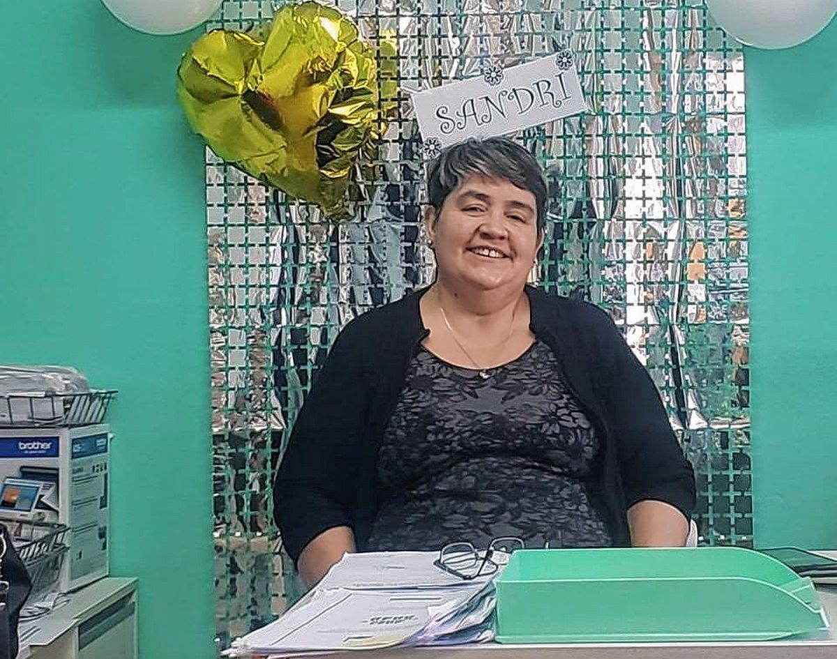 Compañeros le desean una feliz jubilación a Sandra Cristina Hidalgo, tras 37 años de trabajo