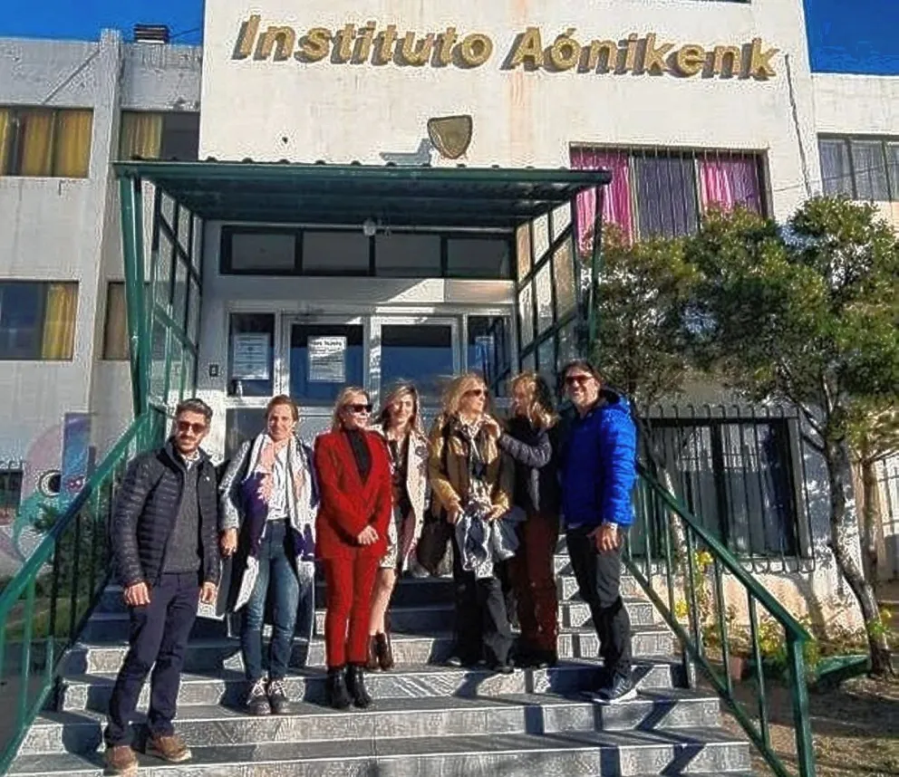 Llugdar recibió a referentes de UdeSA y PAE que visitaron instalaciones educativas de Petroleros Jerárquicos