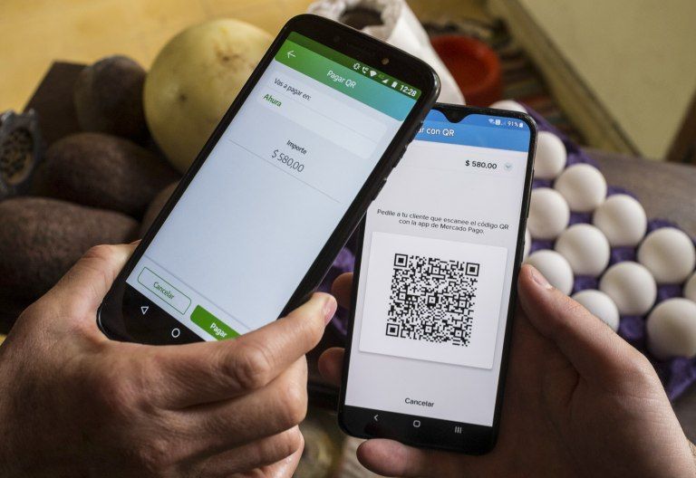 Las operaciones con transferencia superaron por primera vez a las hechas con débito