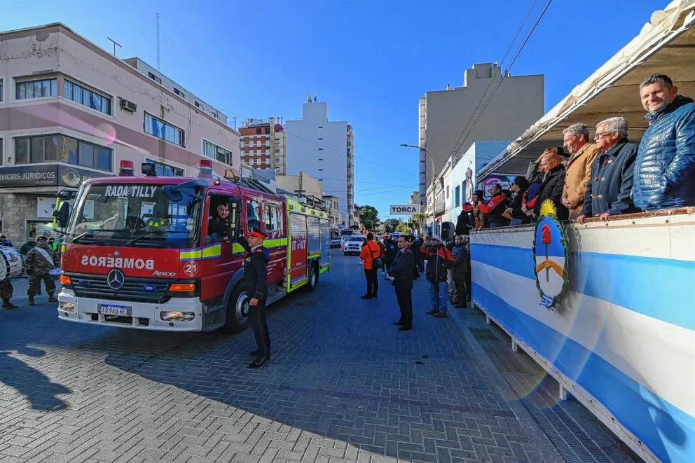 Arcioni encabezó el acto central por el Día Nacional del Bombero Voluntario