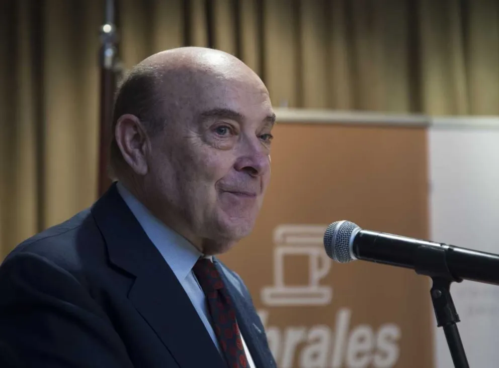 Cavallo: "Si se elimina el cepo de inmediato, puede haber una explosión hiperinflacionaria"