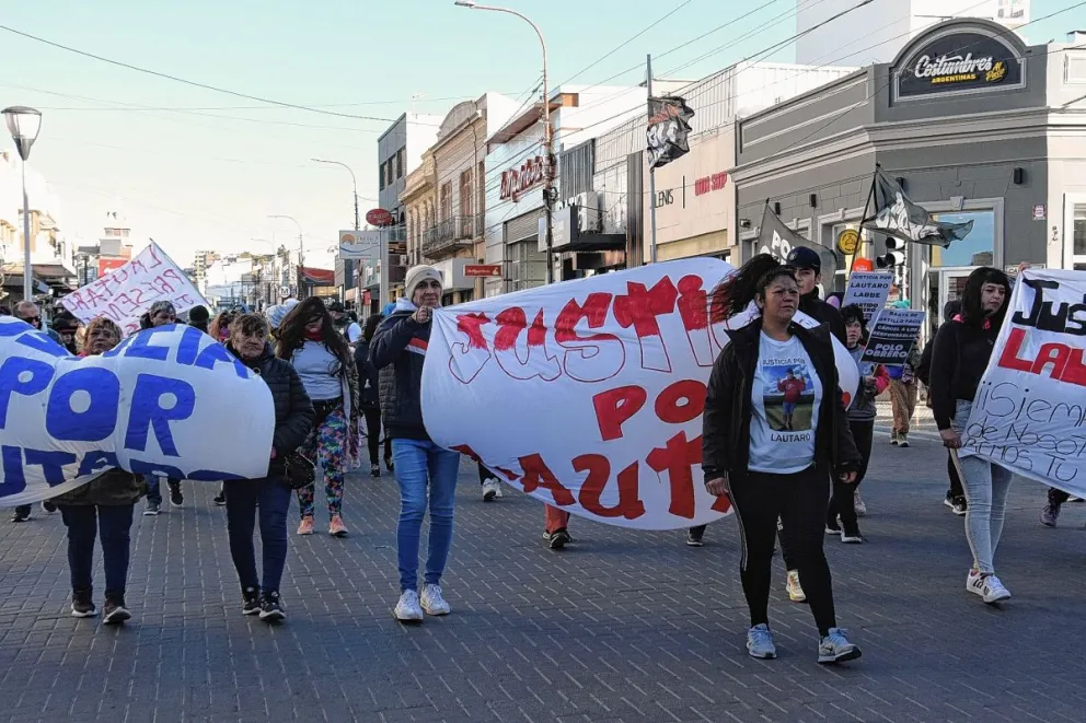 “No vamos a bajar los brazos, él ya se fue y no lo vamos a recuperar nunca más en la vida” reclamó la abuela de Lautaro