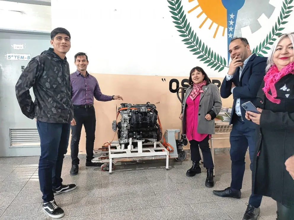 Entregaron equipos tecnológicos y material didáctico en escuelas de Puerto Deseado