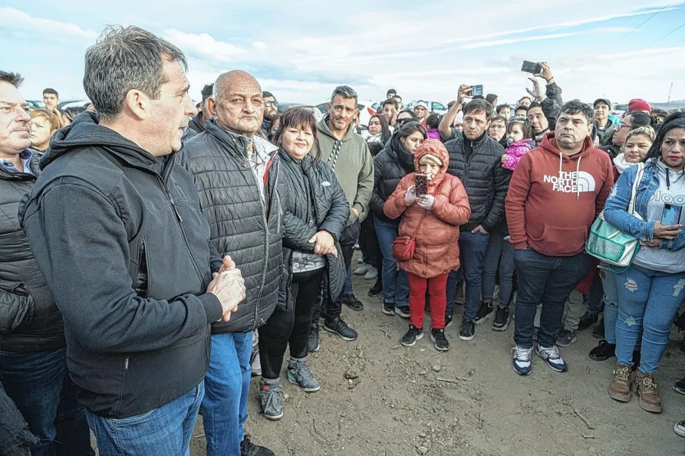 Luque anunció la aprobación de la mensura de los  320 lotes a familias de la zona de la ex Radio Estación 