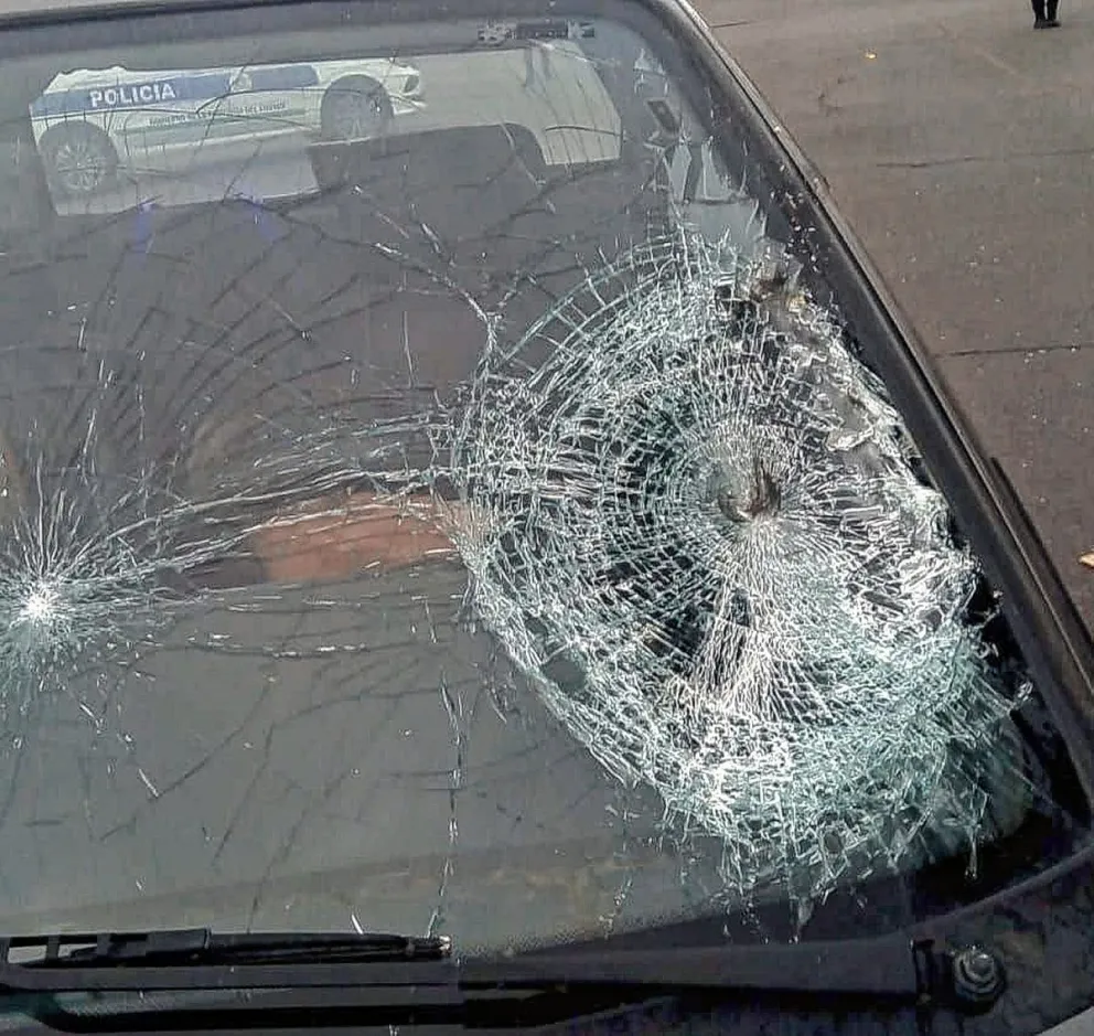 Peatón grave con fractura de cráneo tras ser atropellado por un auto en la zona norte de Trelew