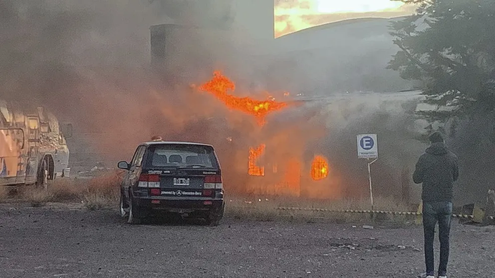 Dantesco incendio en una antigua tornería del barrio Industrial